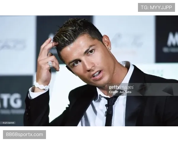 刷到C罗家衣帽间那堵鞋墙，数着数着我就开始怀疑人生